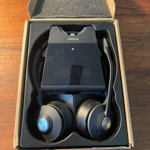 Black On-Ear Headphones
- Jabra Engage 75
- lightly used. 
- Wireless
- stereo